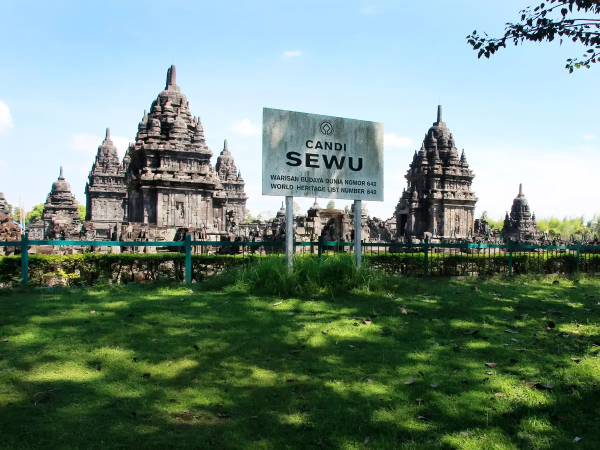 Prambanan and Sewu Temple Sunset Tour - Image 3